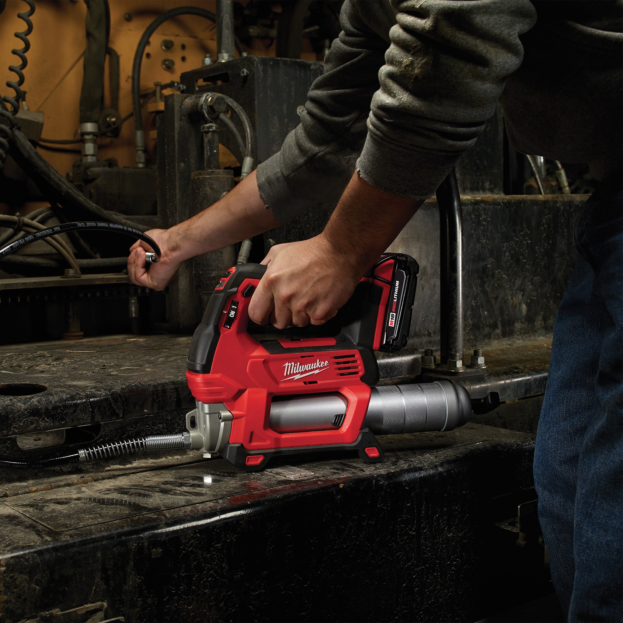 Milwaukee 2646-20 - Pistolet à graisse sans fil M18 18 V Li-Ion 2 vitesses (outil seul)