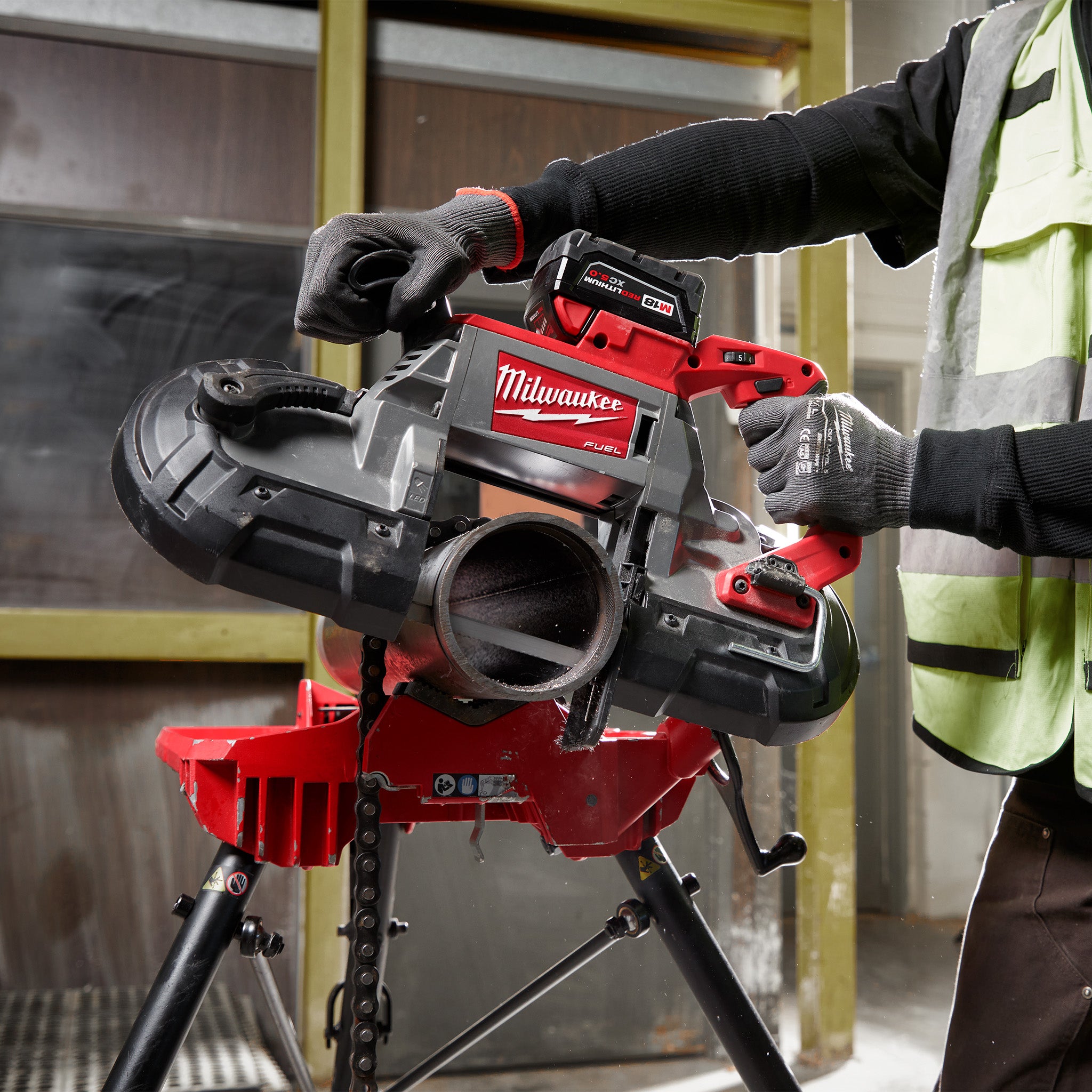 Milwaukee 2729-22 - M18 FUEL 18-Volt Lithium-Ion Brushless Cordless Deep Cut Band Saw with (2) 5.0Ah Batteries & Charger