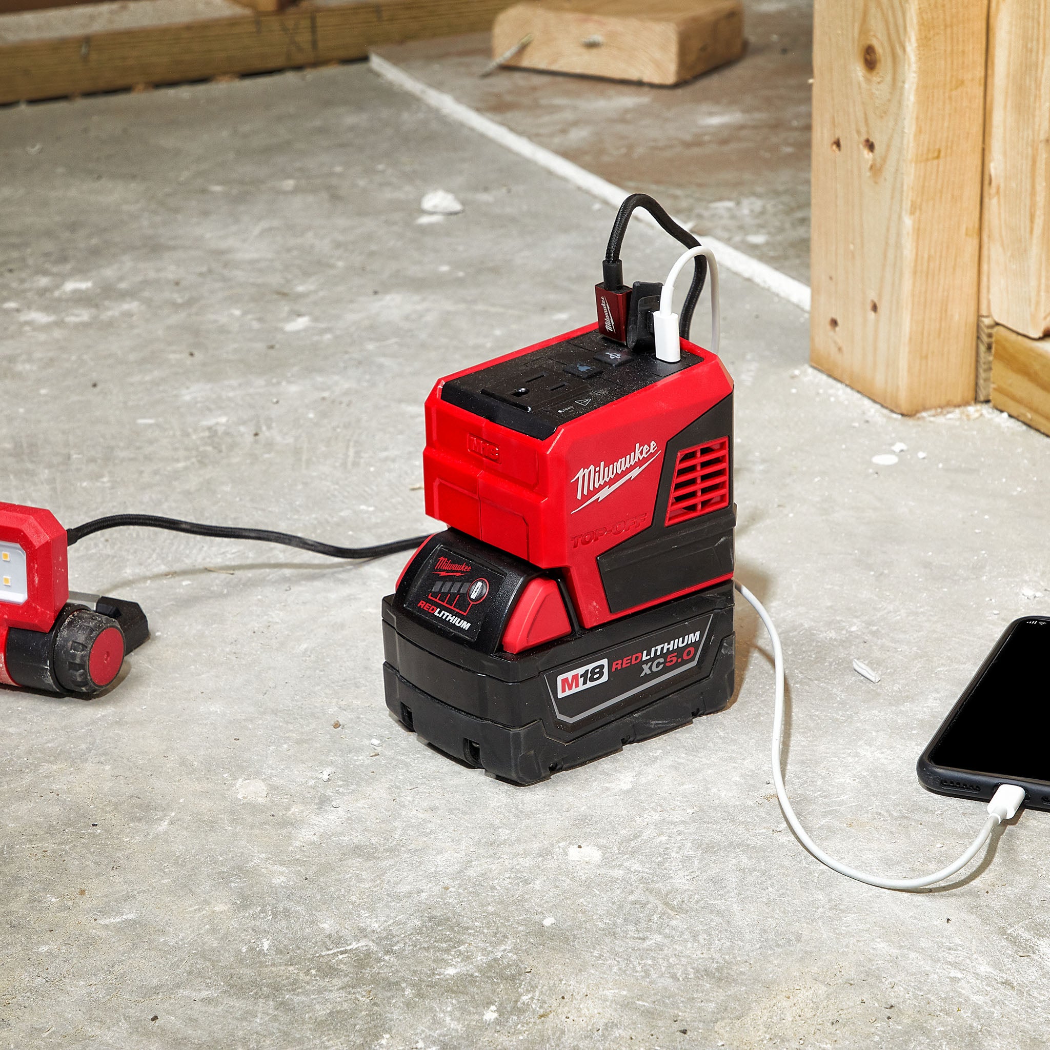 Milwaukee 2846-20 - M18 TOP-OFF 175W Power Supply/Inverter (Tool Only)