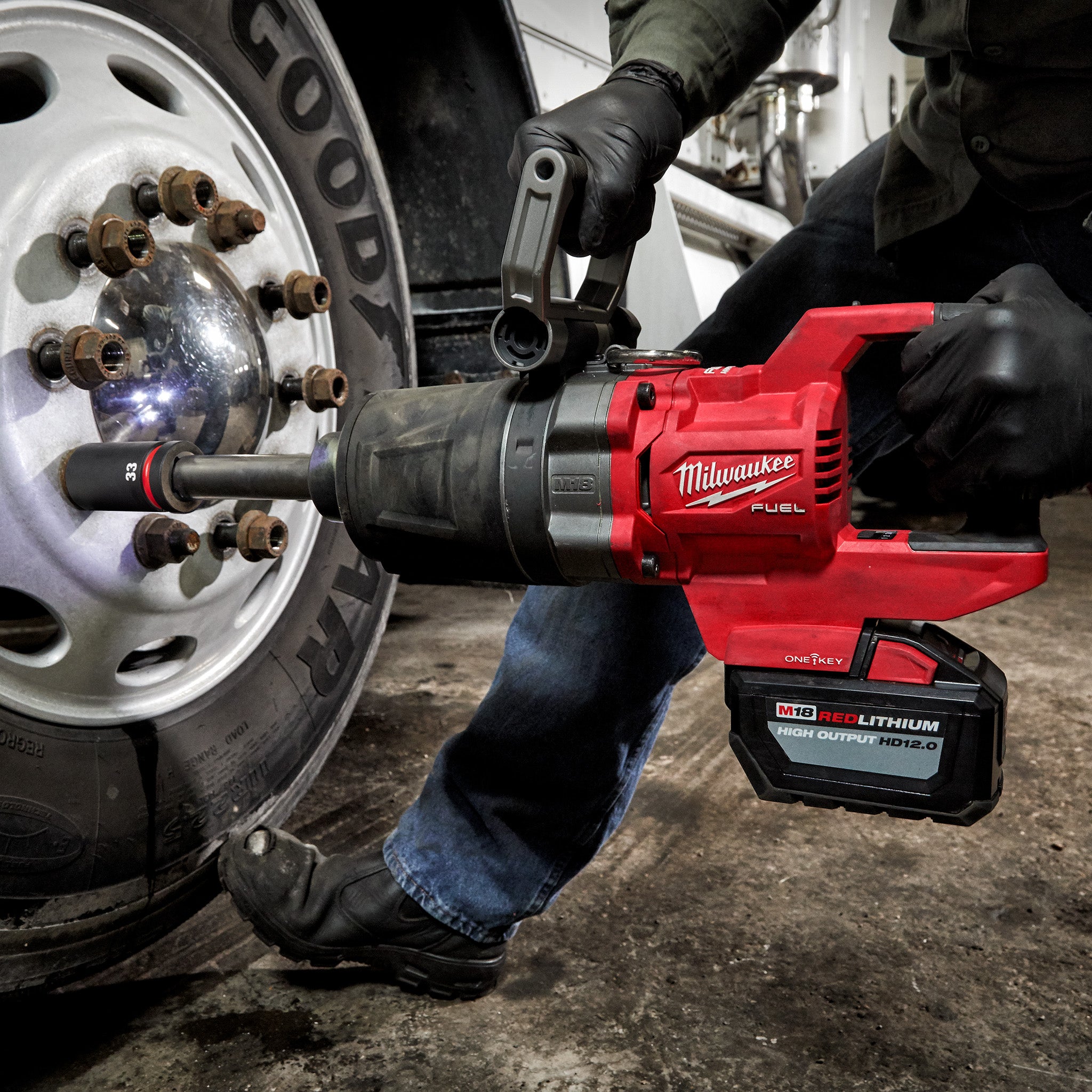 Milwaukee 2869-22HD - M18 FUEL 18V Li-Ion Cordless 1 in. Impact Wrench Extended Reach D-Handle Kit w/(2) 12.0 Ah Batteries