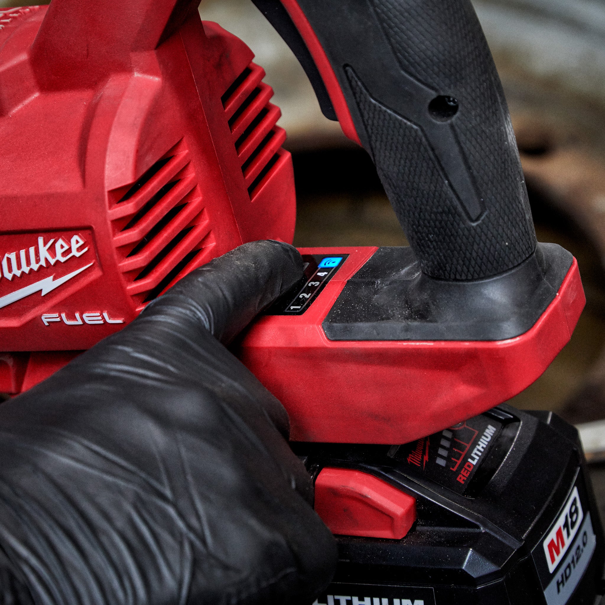 Milwaukee 2869-22HD - M18 FUEL 18V Li-Ion Cordless 1 in. Impact Wrench Extended Reach D-Handle Kit w/(2) 12.0 Ah Batteries