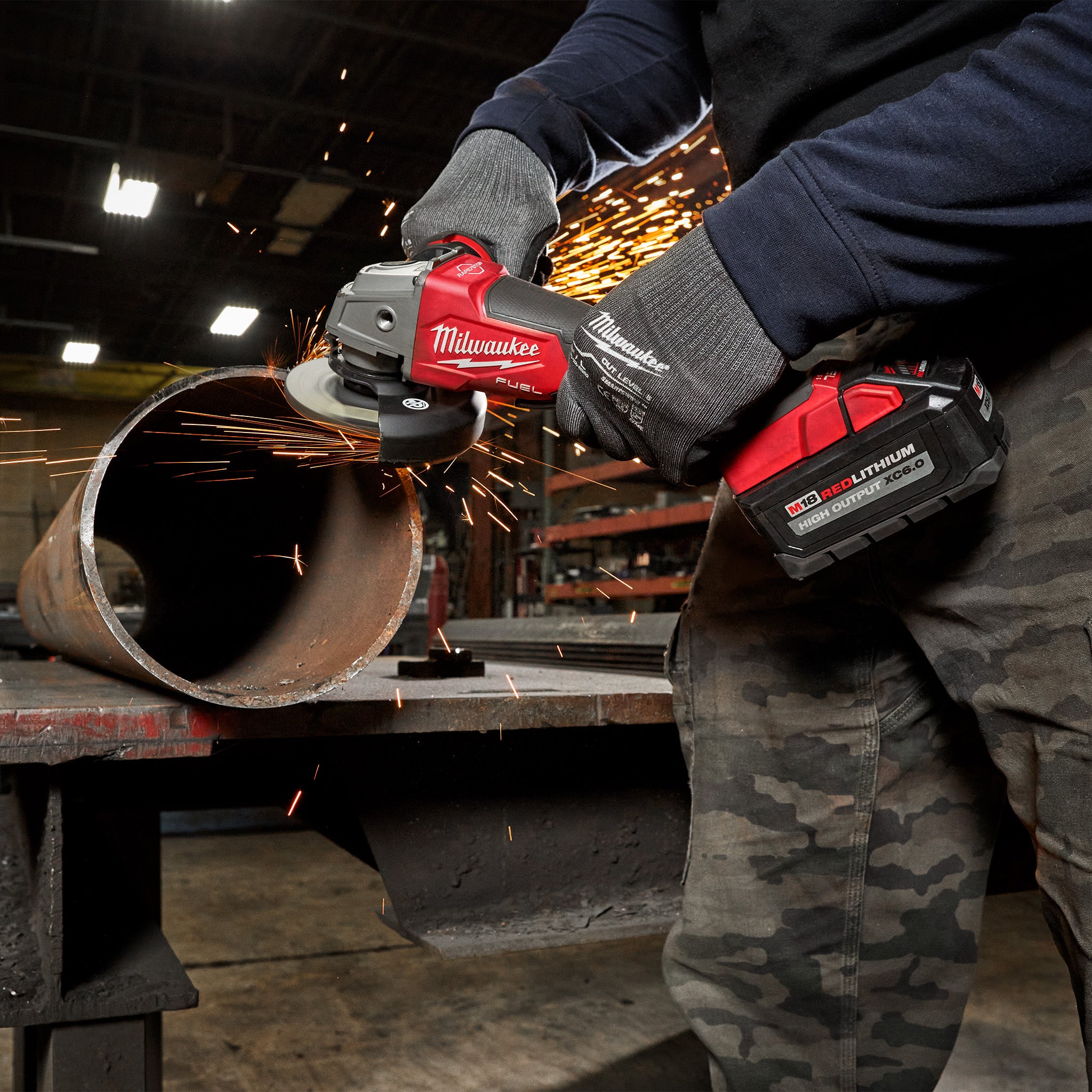 Milwaukee 2880-20 - Meuleuse sans fil 18 V au lithium-ion sans balais M18 FUEL de 4-1/2 - 5 po avec interrupteur à palette (outil seul)