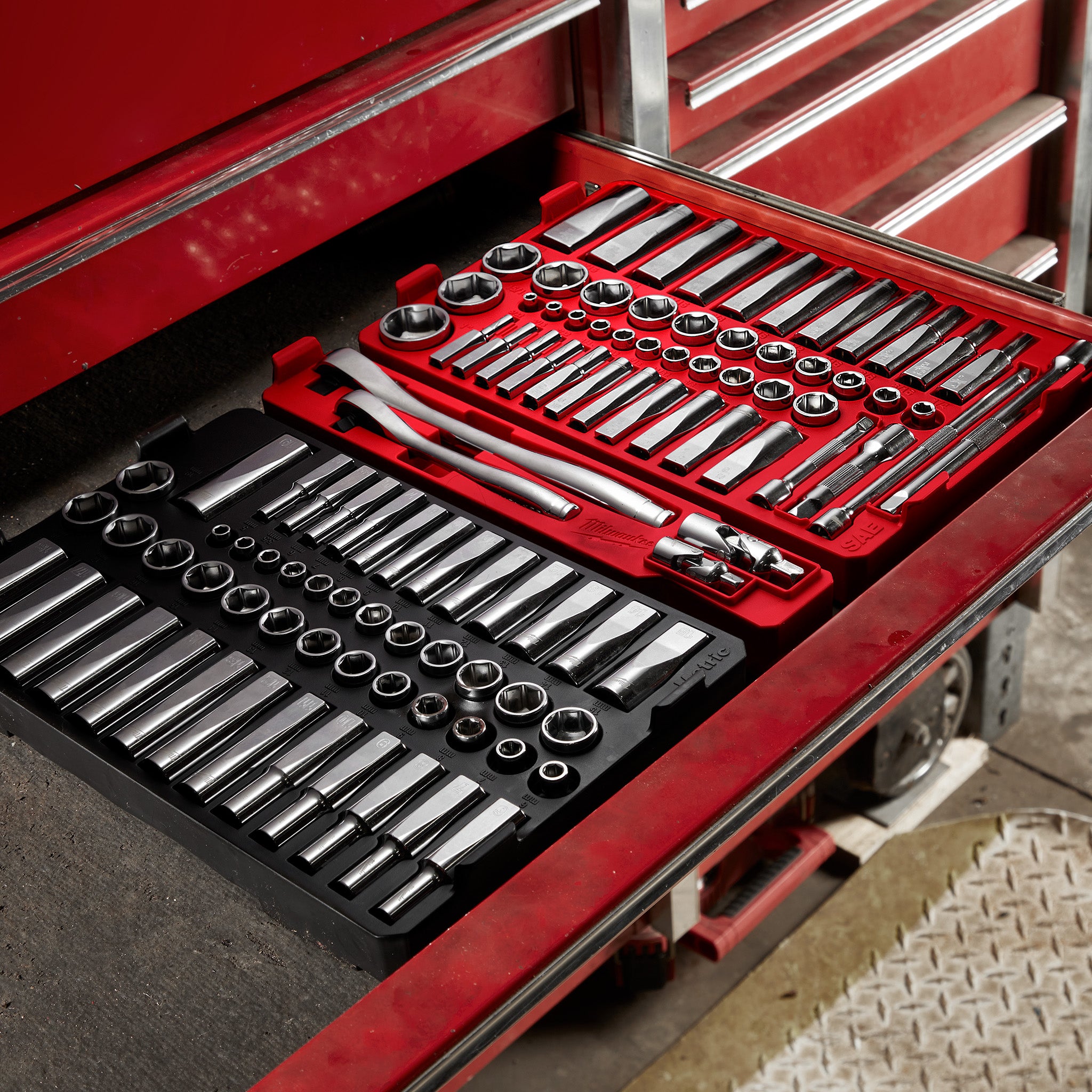 Milwaukee 48-22-9486 - PACKOUT 106-Pc 1/4" & 3/8" Ratchet/Socket Set (SAE/Metric)