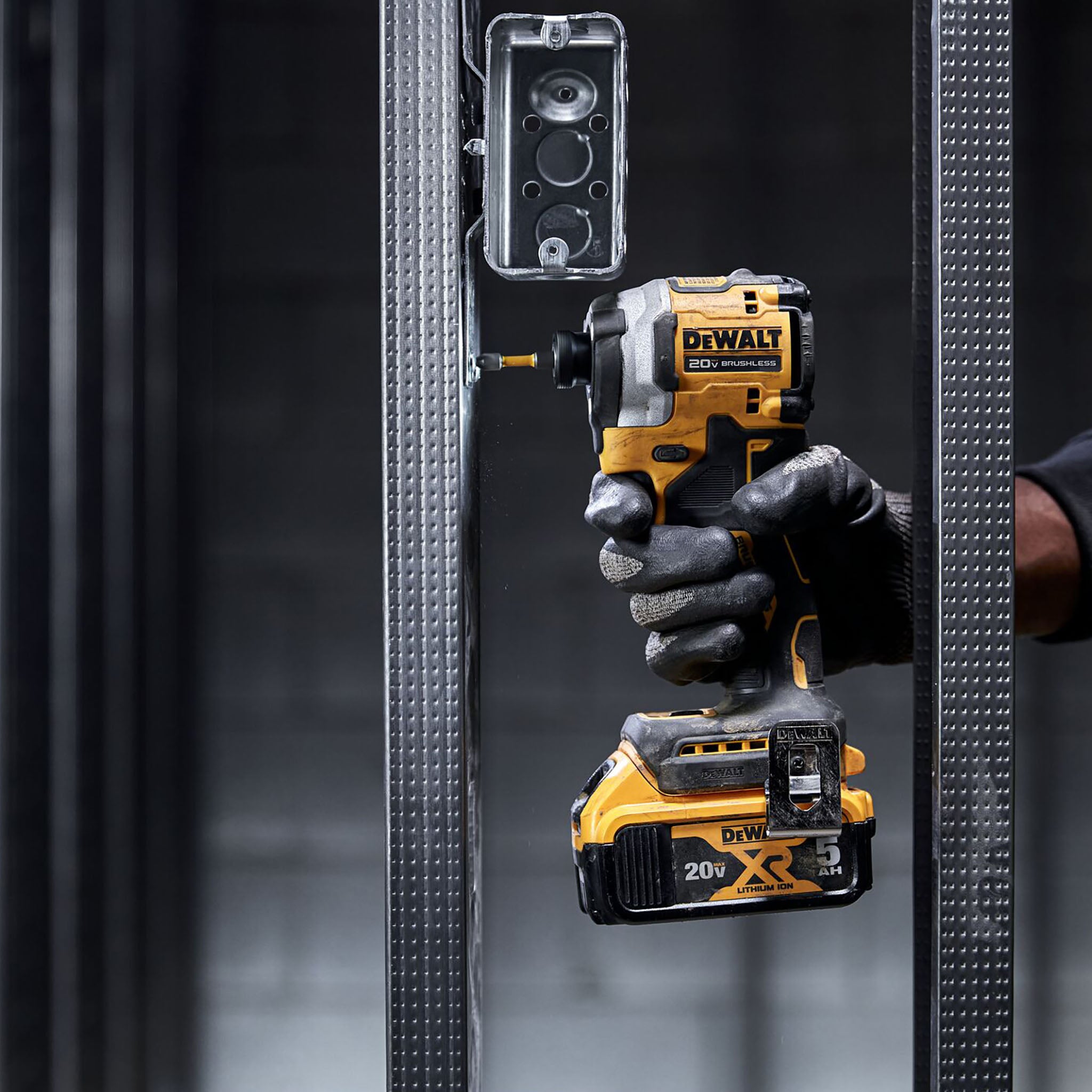 DEWALT Atomic DCF850P1 - 20V MAX Atomic Impact Driver Kit (5Ah Battery & Charger)