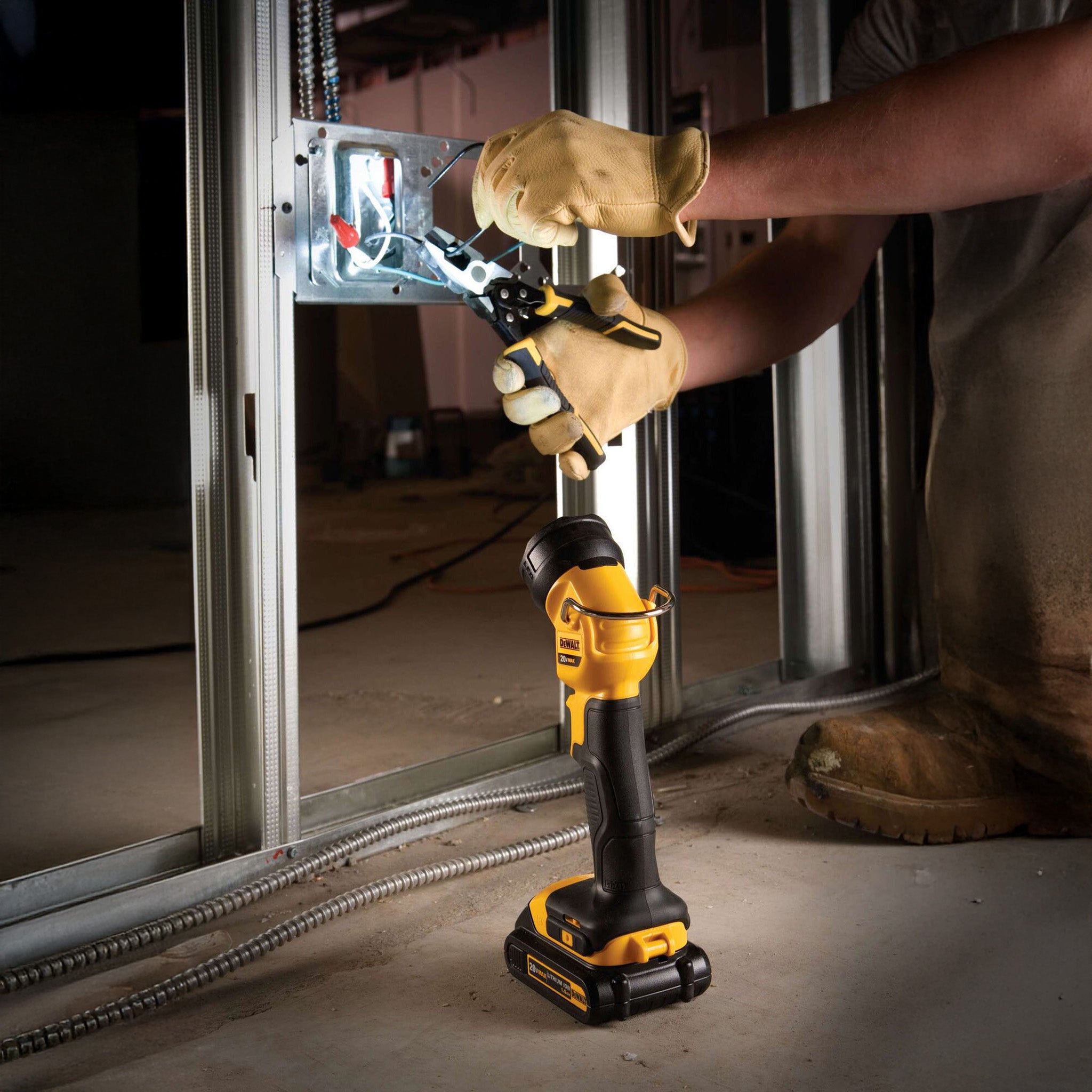 Lampe de travail LED DEWALT DCL040 - 20V MAX