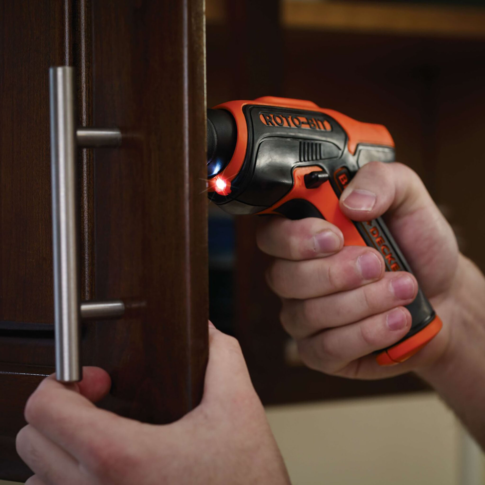 BLACK+DECKER BDCS50C - 4V MAX Cordless Screwdriver w/ Bit Storage