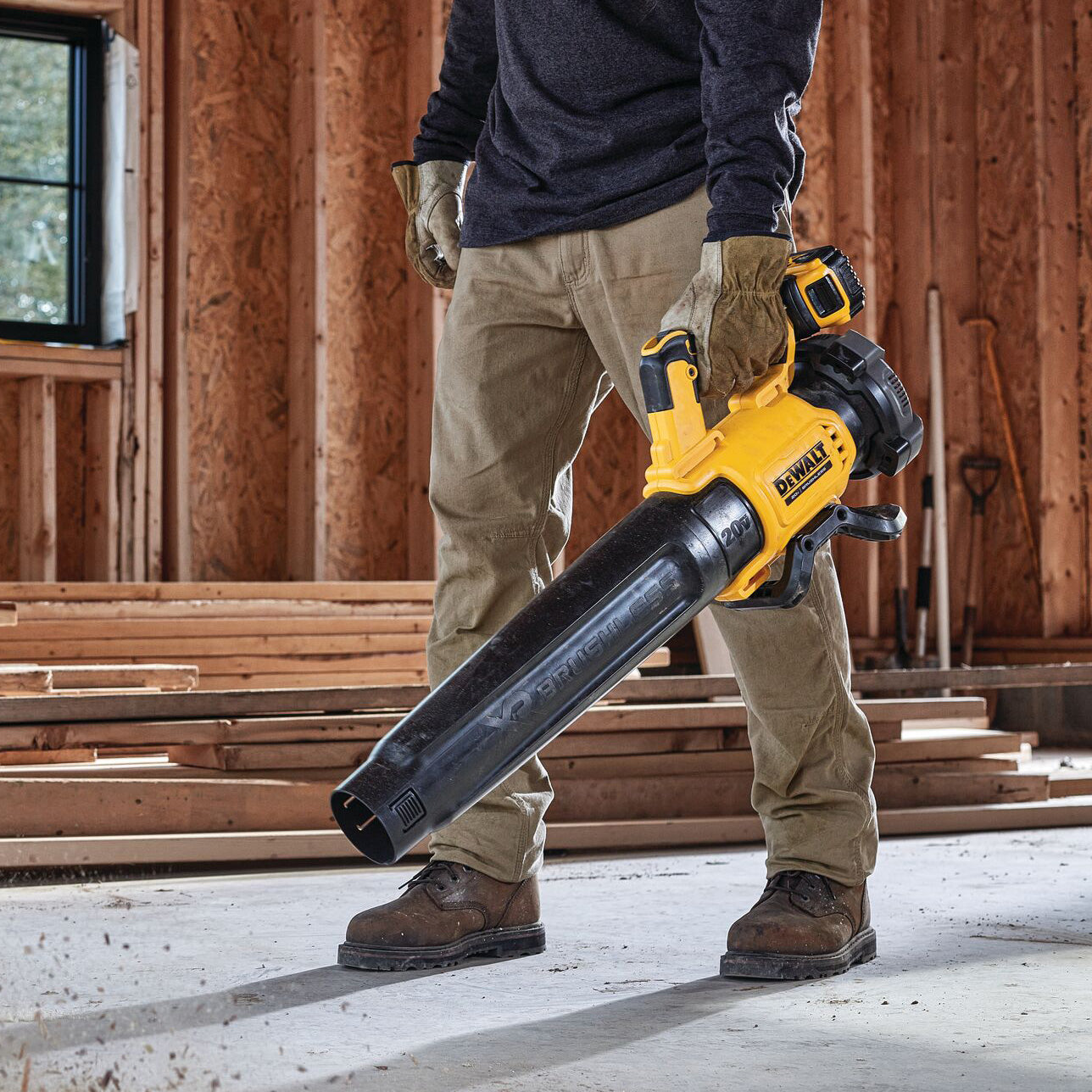 DEWALT DCBL722P1 - 20V MAX XR Lithium-Ion Cordless Brushless Handheld Leaf Blower with 5Ah Battery and Charger