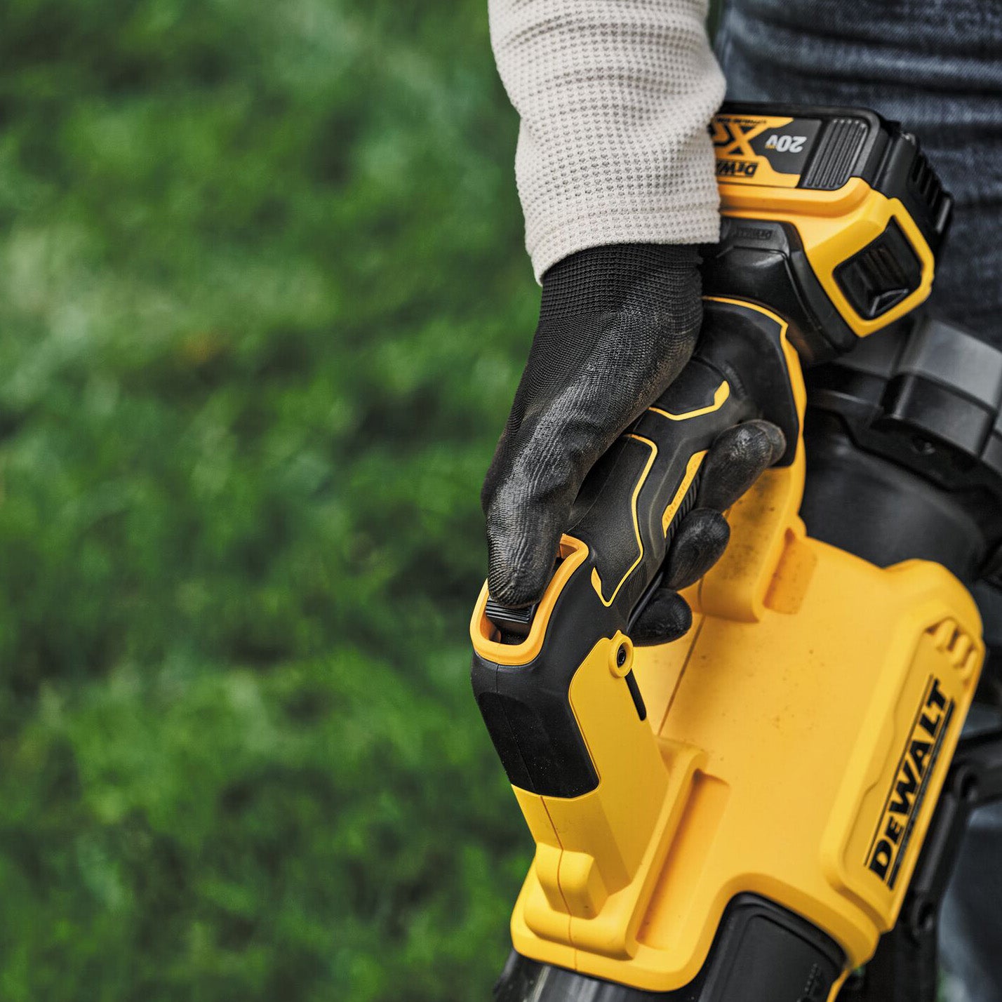 DEWALT DCBL722P1 - 20V MAX XR Lithium-Ion Cordless Brushless Handheld Leaf Blower with 5Ah Battery and Charger