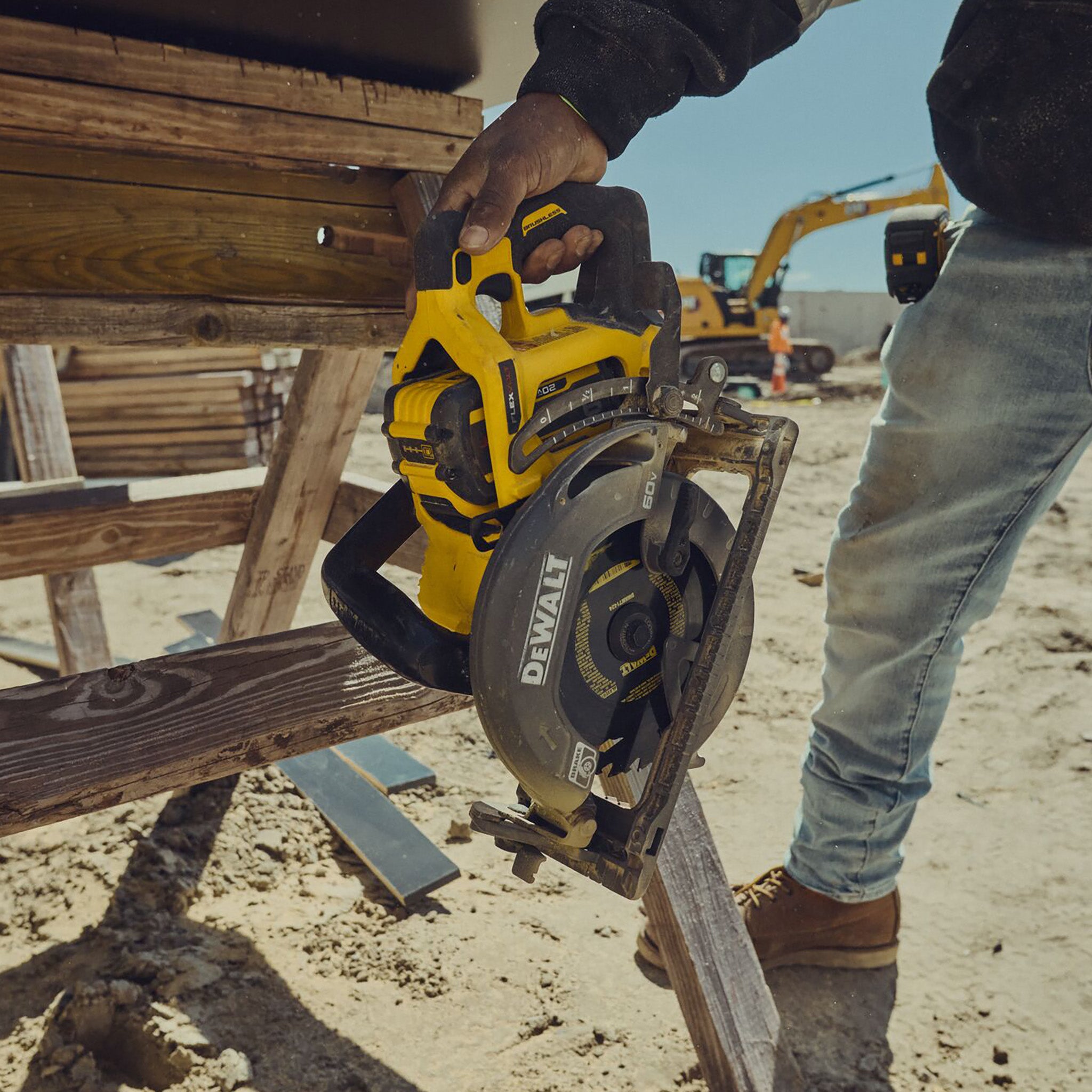 DEWALT DCS577X1 - 60V MAX FLEXVOLT Cordless Brushless 7-1/4in Wormdrive Style Circular Saw Kit with 9.0 AH Battery