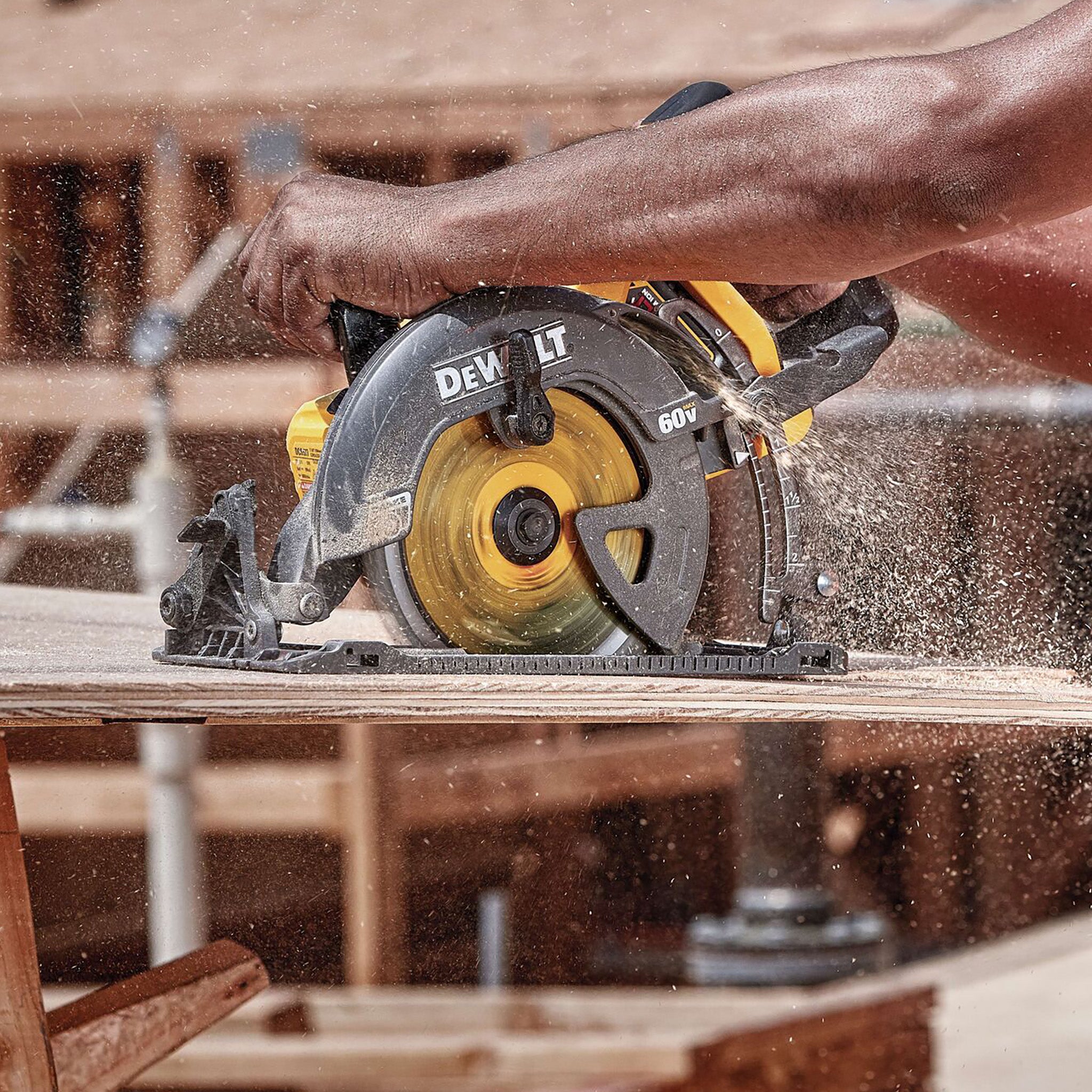 DEWALT DCS577X1 - 60V MAX FLEXVOLT Cordless Brushless 7-1/4in Wormdrive Style Circular Saw Kit with 9.0 AH Battery