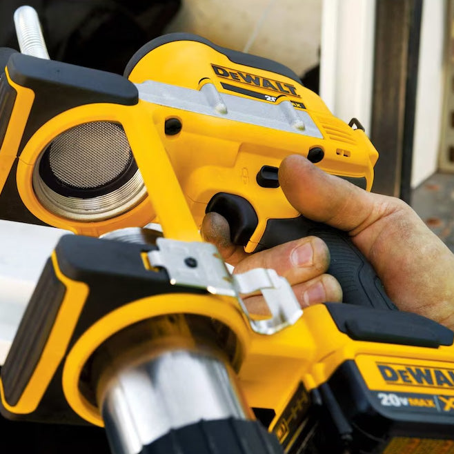 DEWALT DCGG571M1 - 20V MAX Lithium-Ion Cordless Grease Gun Kit with 4Ah Battery, Charger and Case