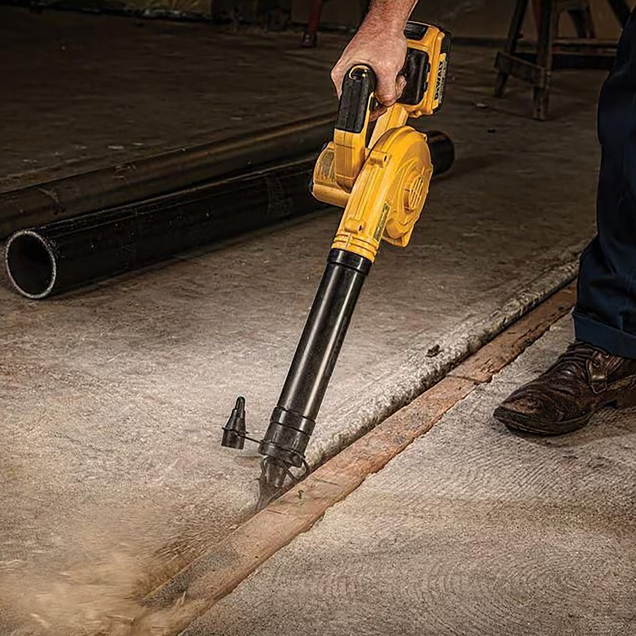 DEWALT DCE100B - 20V MAX Lithium-Ion Cordless 3-Speed Compact Jobsite Blower (Tool-Only)